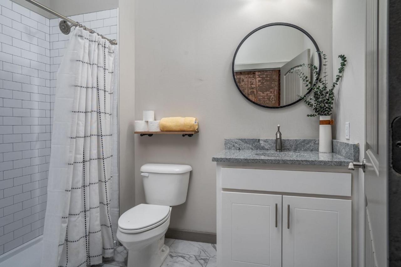 The Davis Lofts At Main Street - Unit 2B Appartamento Rocky Mount Esterno foto